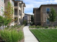 Geneva Pointe in Elk Grove, CA - Foto de edificio - Building Photo