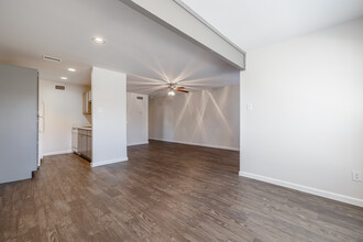 Mackenzie Pointe Apartments in Austin, TX - Foto de edificio - Interior Photo
