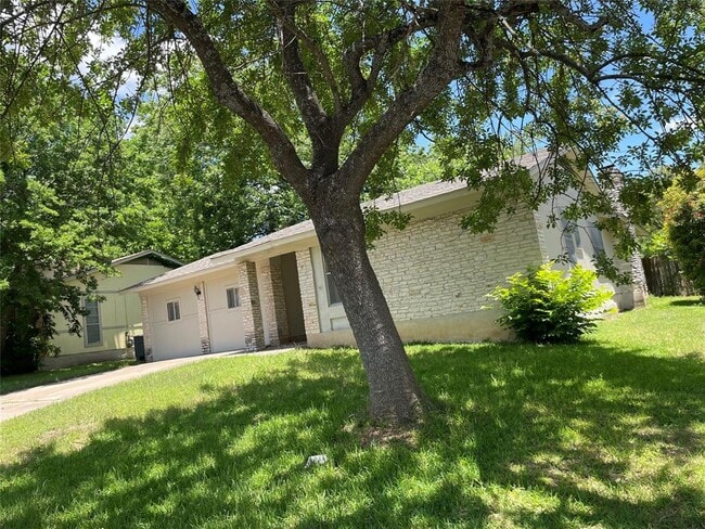 7611 Lunar Dr