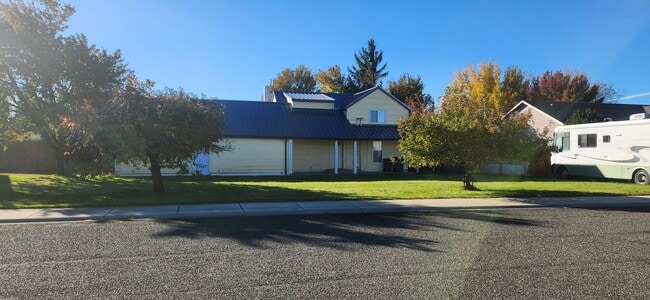 709 East Remington Drive in Ellensburg, WA - Building Photo - Building Photo