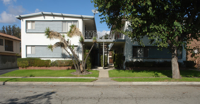 247 E Navilla Pl in Covina, CA - Foto de edificio - Building Photo