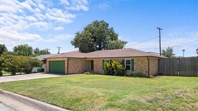 414 Hallmark Dr in Arlington, TX - Building Photo - Building Photo