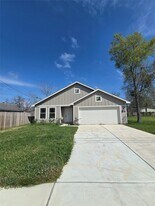 608 Yupon St in Baytown, TX - Building Photo