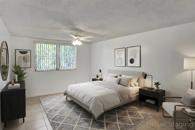 8343 Lake Dr in Doral, FL - Building Photo - Building Photo