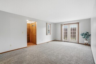 9412 Vista Park Dr in New Haven, IN - Building Photo - Building Photo