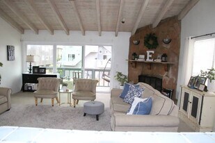 5143 Neptune Sq in Oxnard, CA - Building Photo