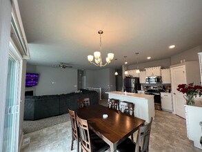 1909 Hummingbird Dr in Bellevue, NE - Building Photo - Building Photo