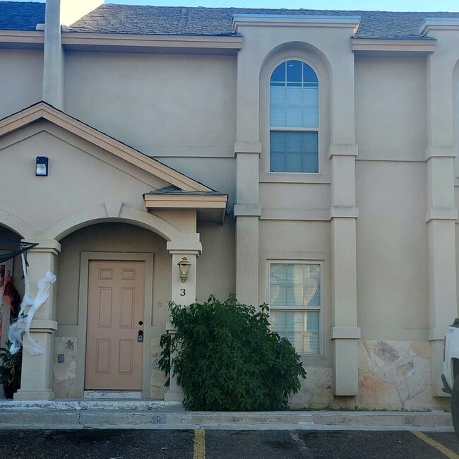 1007 Emerald Valley Dr in Laredo, TX - Building Photo - Building Photo