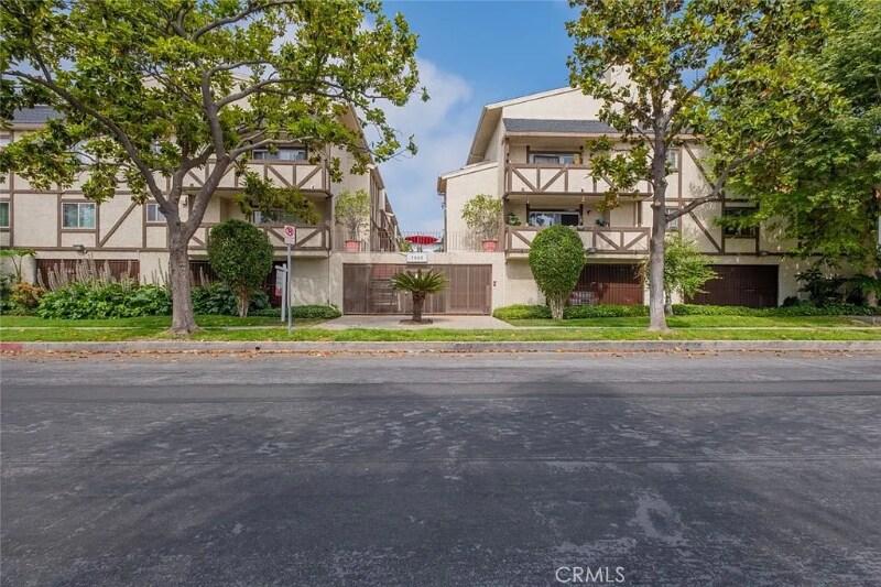 7005 Jordan Ave in Los Angeles, CA - Building Photo