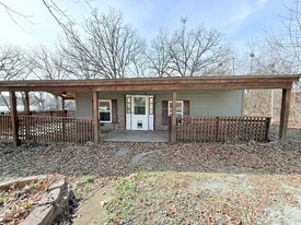 155 N Lay Ave in St. Clair, MO - Building Photo