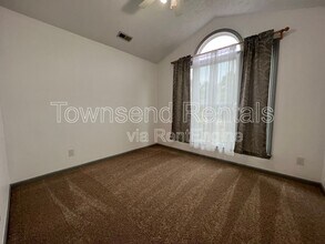 1336 Oak Knolls Dr in Fayetteville, NC - Building Photo - Building Photo
