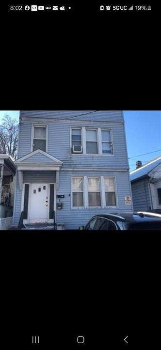 257 Boyd Ave in Jersey City, NJ - Building Photo