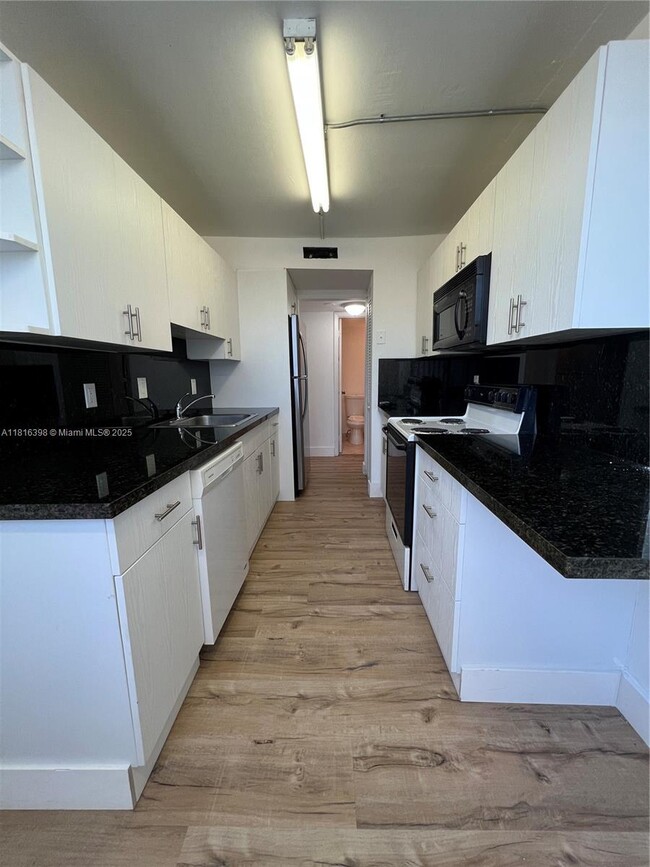 12105 NE 6th Ave in North Miami, FL - Building Photo - Building Photo