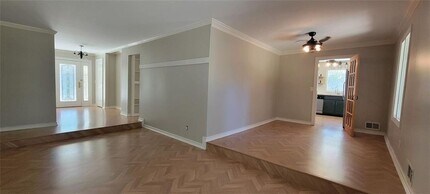 5218 Meadowcreek Dr in Dunwoody, GA - Foto de edificio - Building Photo