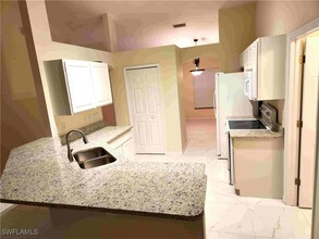 2513 Nature Pointe Loop in Ft. Myers, FL - Foto de edificio - Building Photo