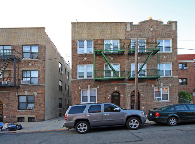 20-59 29th St in Long Island City, NY - Foto de edificio - Building Photo