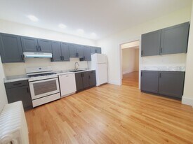 25 Holcomb Ave, Unit 1 in Stamford, CT - Building Photo