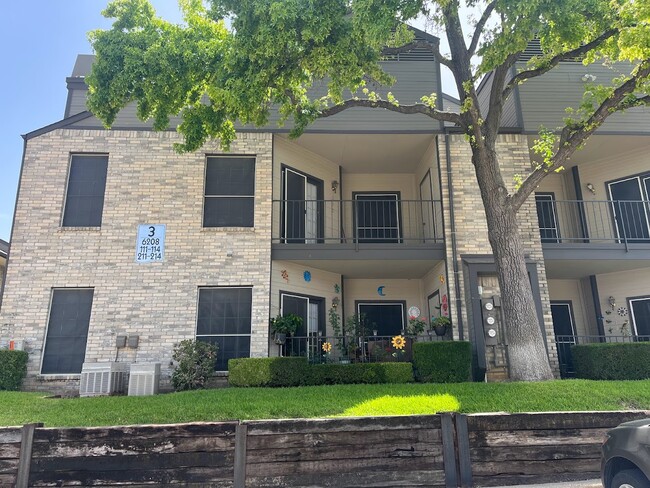 Waterford on the Green Apartments in North Richland Hills, TX - Building Photo - Building Photo