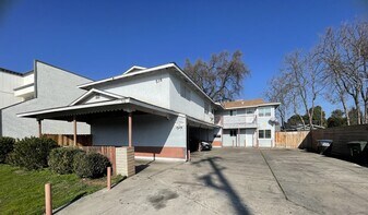 516 W Murray Ave in Visalia, CA - Building Photo