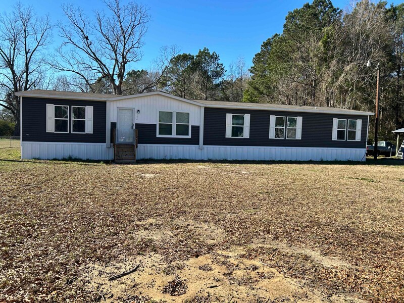 7216 Old State Rd in Holly Hill, SC - Building Photo