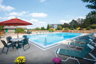 Alcoma on the Green Apartments