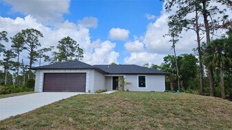 1125 Copley St E in Lehigh Acres, FL - Building Photo