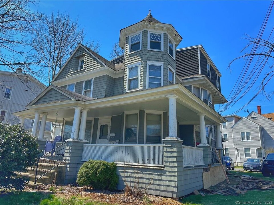 207 Flax Hill Rd in Norwalk, CT - Building Photo