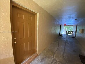 2607 NW 39th Terrace in Lauderdale Lakes, FL - Building Photo - Building Photo