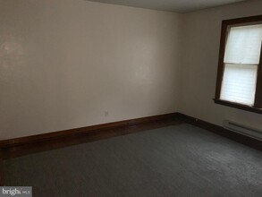 521 E Broad St, Unit APT 2 in Tamaqua, PA - Building Photo - Building Photo
