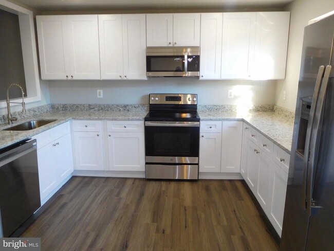 9928 Royal Commerce Pl in Upper Marlboro, MD - Foto de edificio - Building Photo