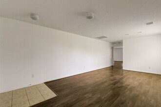 834 Sweet Flower Dr in Houston, TX - Building Photo - Building Photo
