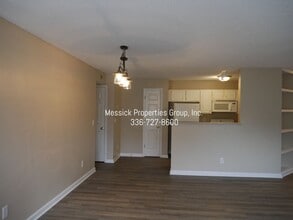 424 Ivy Glen Dr in Winston-Salem, NC - Building Photo - Building Photo
