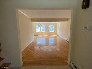 607 Grove St in Clifton, NJ - Building Photo - Building Photo
