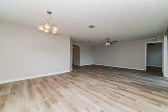 745 Chatham Walk in Ruskin, FL - Building Photo - Building Photo