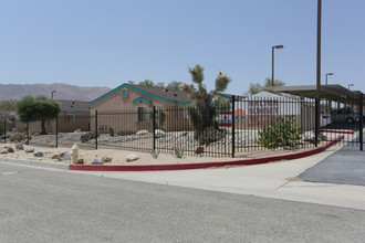 Halter Sunset Village in Joshua Tree, CA - Foto de edificio - Primary Photo