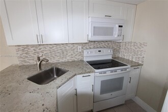 801 NW 47th Ave in Miami, FL - Building Photo - Building Photo