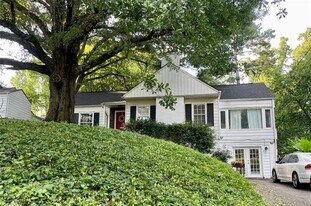 321 Hascall Rd NW in Atlanta, GA - Building Photo