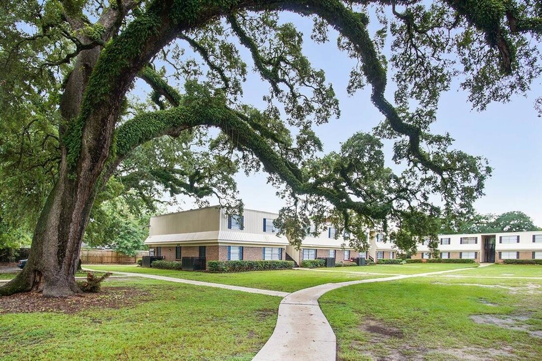 Bay Oaks Apartments in Mobile, AL - Building Photo