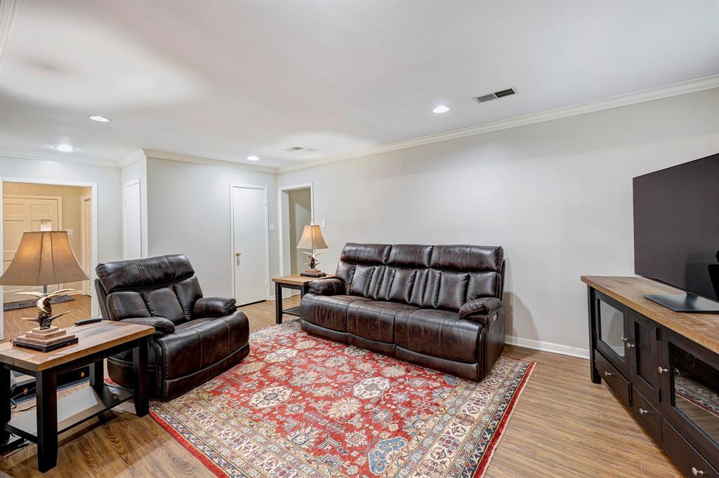 6015 Valley Forge Dr in Houston, TX - Building Photo