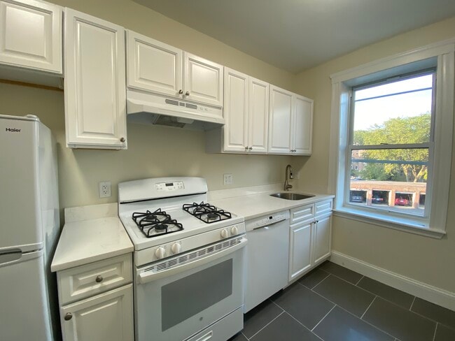 15 James St, Unit 4 in Brookline, MA - Building Photo - Building Photo