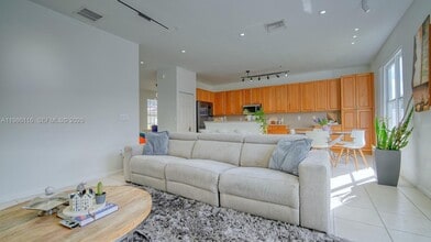 16388 SW 28th St in Miramar, FL - Building Photo - Building Photo