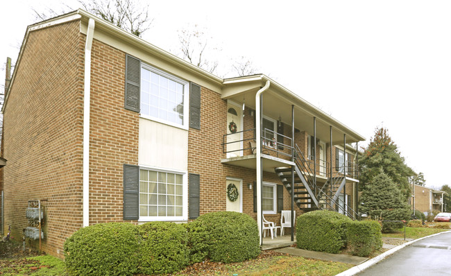 Stratford Arms Apartments in Knoxville, TN - Foto de edificio - Building Photo