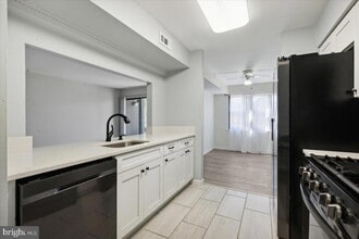 1714 Country Mill Dr in East Windsor, NJ - Building Photo - Building Photo
