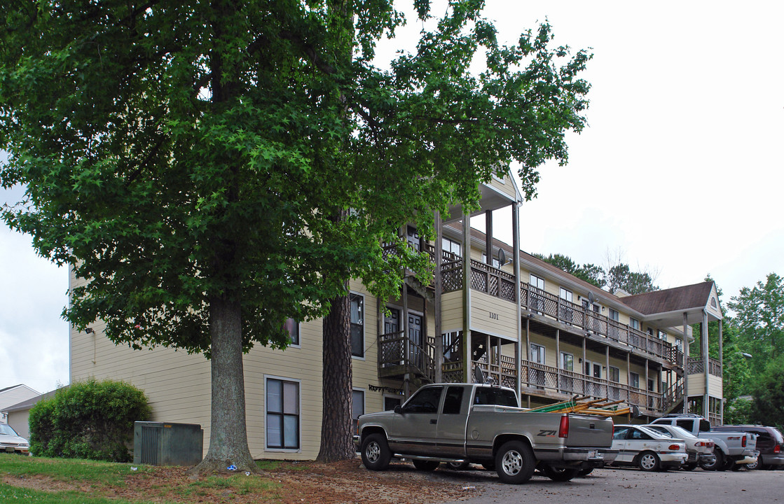 Clanton Apartments in Raleigh, NC - Building Photo