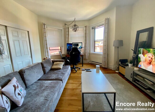 913 Boylston St, Unit 6 in Boston, MA - Building Photo - Building Photo