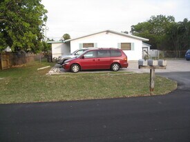 9332 Sun Ct, Unit 1 in West Palm Beach, FL - Building Photo