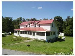 47 Continental Rd in Warwick, NY - Building Photo