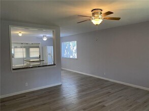 1303 Barrington Dr in Austin, TX - Foto de edificio - Building Photo