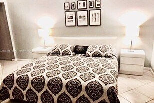 201 178th Dr in Sunny Isles Beach, FL - Building Photo