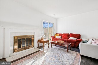 8703 Village Green Ct in Alexandria, VA - Building Photo - Building Photo